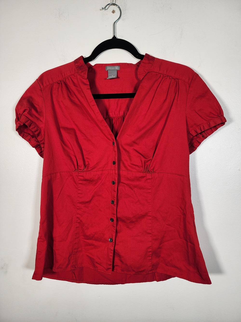 ANN TAYLOR Red Short-Sleeve Button-Front Shirt - Picture 3 of 7